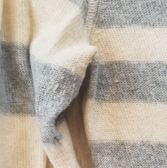 Mossimo Gray and Cream Sweater - Picture 5 of 8